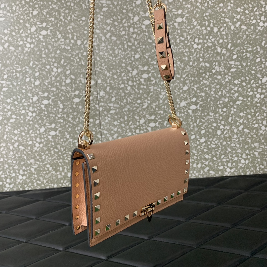 Valentino Garavani Rockstud Small Shoulder Bag in Rose Cannelle Grainy Calfskin